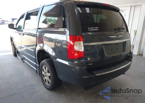 2012 Chrysler Town & Country Touring z USA, uszkodzony, nr VIN 2C4RC1BG5CR127352